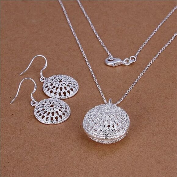 The Oracle silver filigree round pendant & earrings set in  sterling silver - Picture 2 of 4